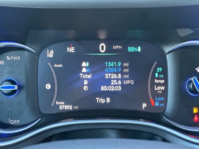 Used 2024 Chrysler Pacifica Limited FWD image 28