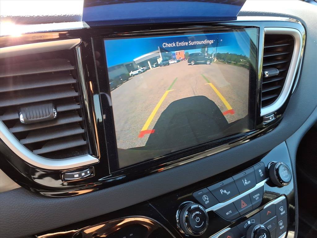 Used 2025 Chrysler Pacifica Select FWD image 16
