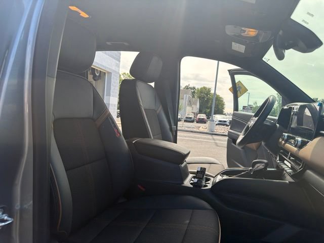 Used 2025 GMC Canyon AT4 AWD/4WD image 17