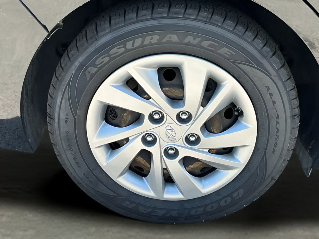 Used 2020 Hyundai Elantra SE image 16