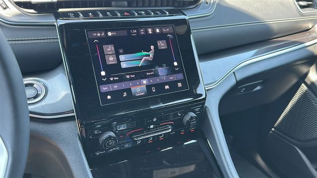 Used 2023 Jeep Grand Cherokee Altitude AWD/4WD image 28