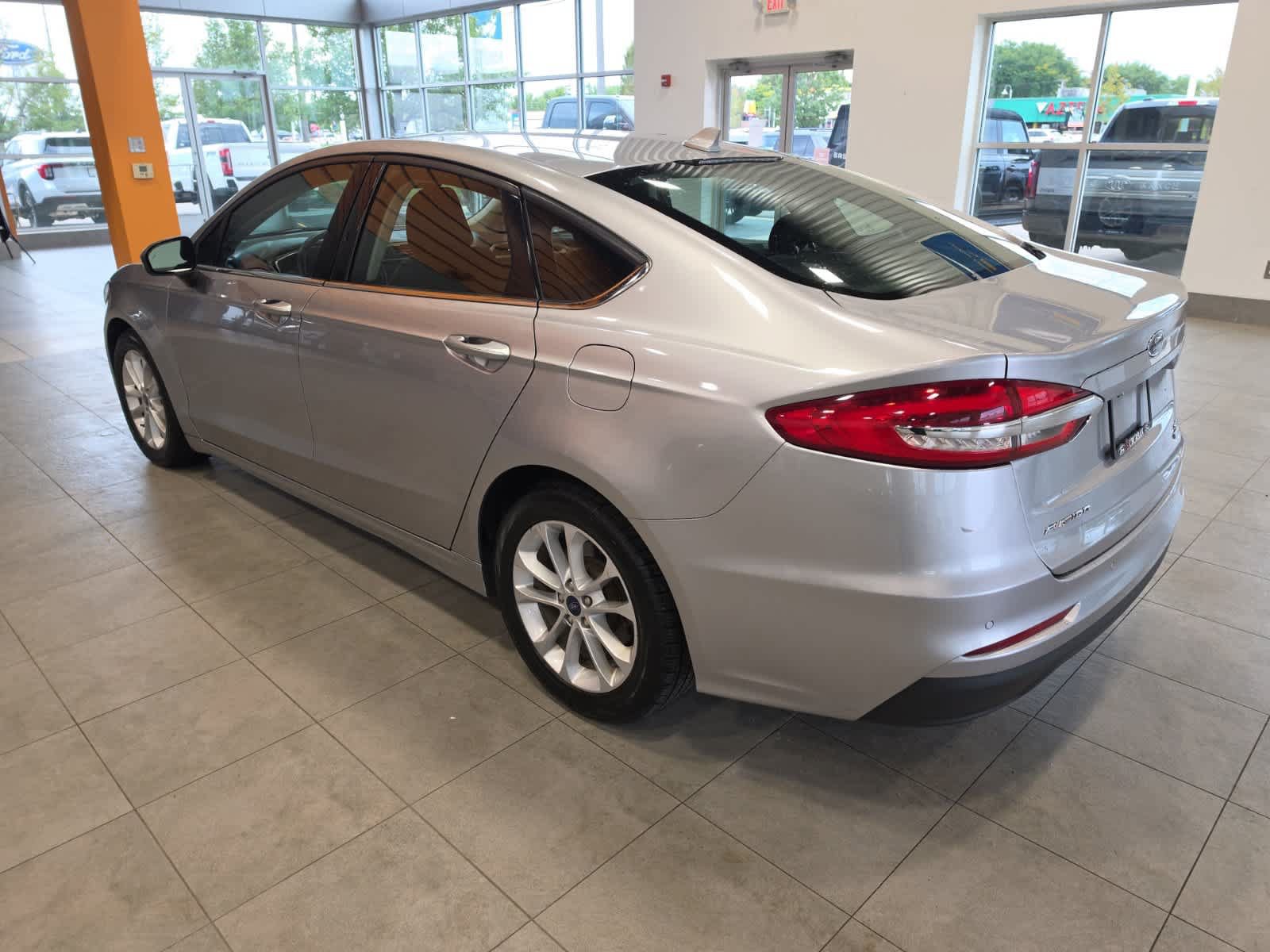 Certified 2020 Ford Fusion SE FWD image 11