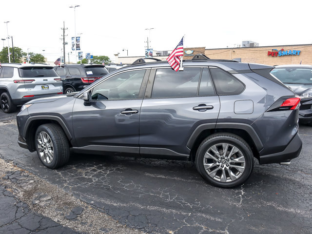 Used 2019 Toyota RAV4 XLE Premium w/ Cold Weather Package AWD/4WD image 5