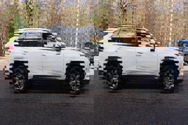 Used 2022 Toyota RAV4 XLE image 6