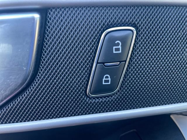 Certified 2022 Ford Explorer XLT w/ Equipment Group 202A image 17