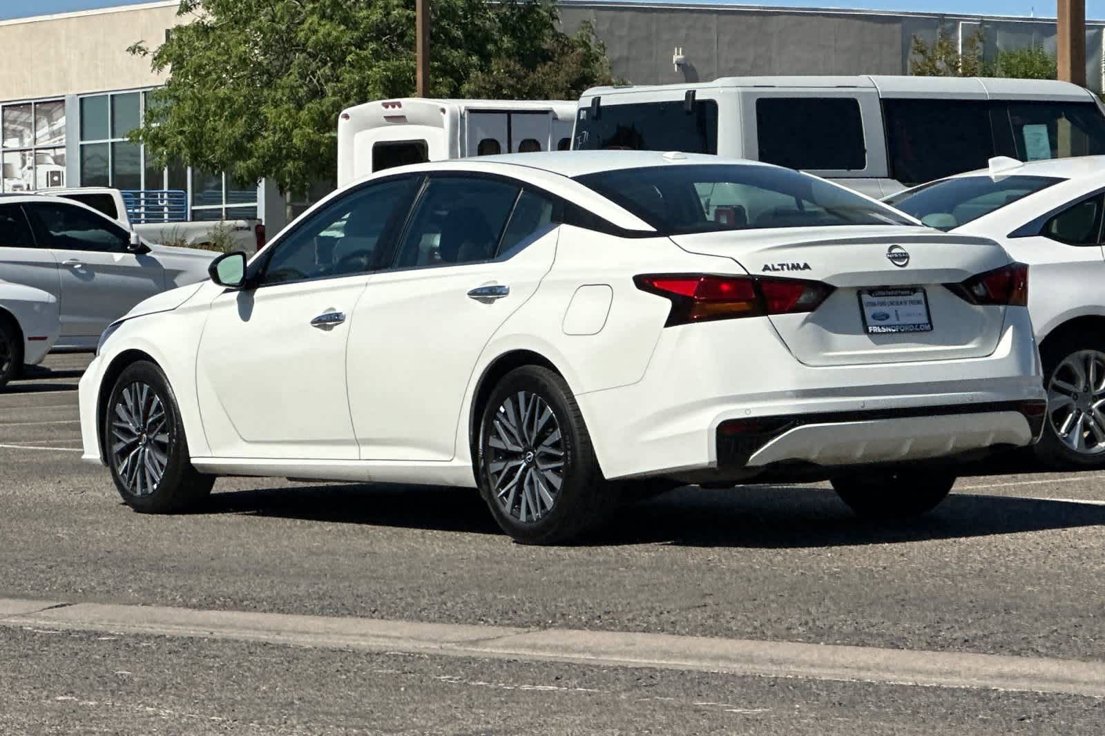 Used 2025 Nissan Altima 2.5 SV FWD image 6