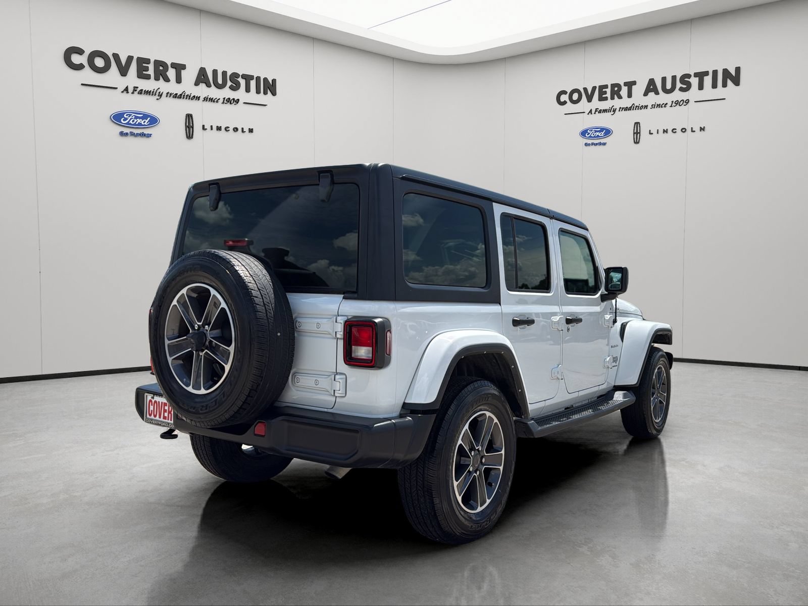 Used 2023 Jeep Wrangler Unlimited Sahara AWD/4WD image 6