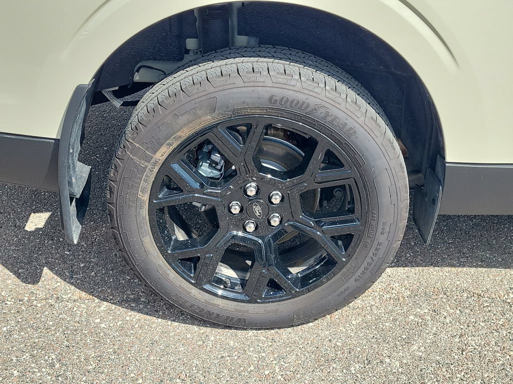 Certified 2025 Ford Maverick XLT w/ XLT Luxury Package AWD/4WD image 6
