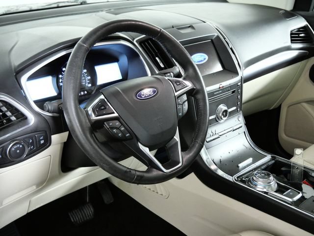 Certified 2019 Ford Edge Titanium FWD image 18