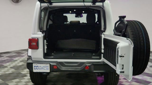 Used 2025 Jeep Wrangler Unlimited Sahara w/ Safety Group AWD/4WD image 19