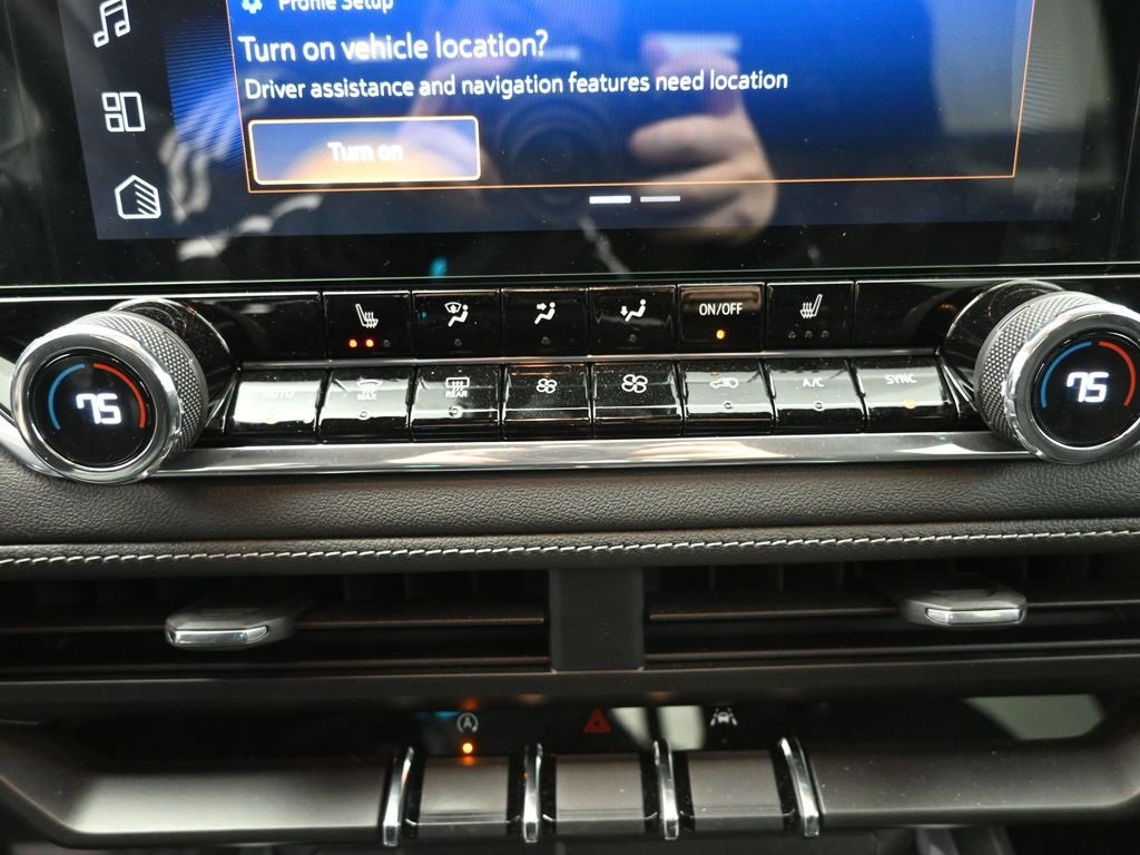 Used 2024 Chevrolet Colorado LT w/ LT Convenience Package III image 13