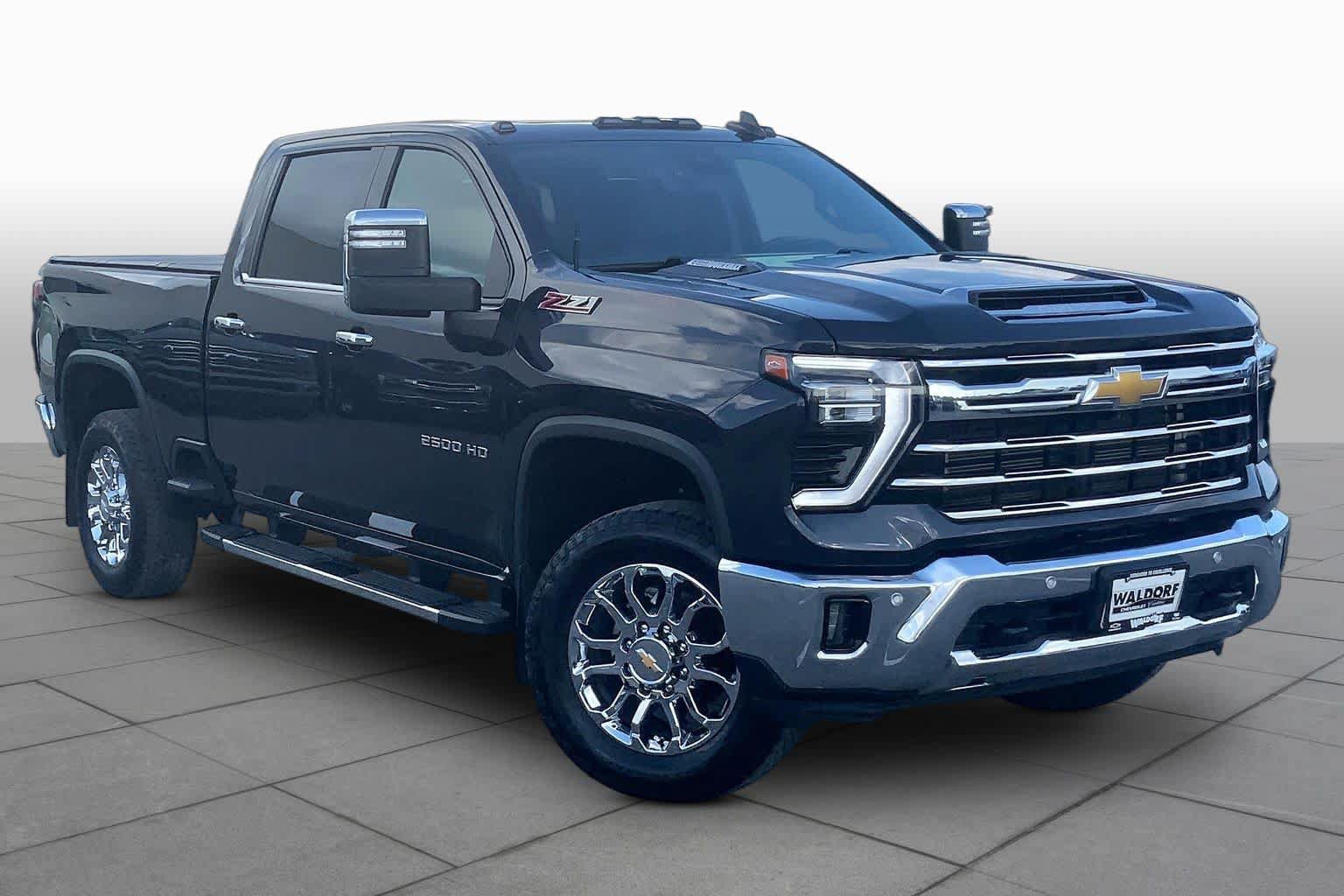Used 2024 Chevrolet Silverado 2500 LTZ w/ LTZ Premium Package AWD/4WD image 3