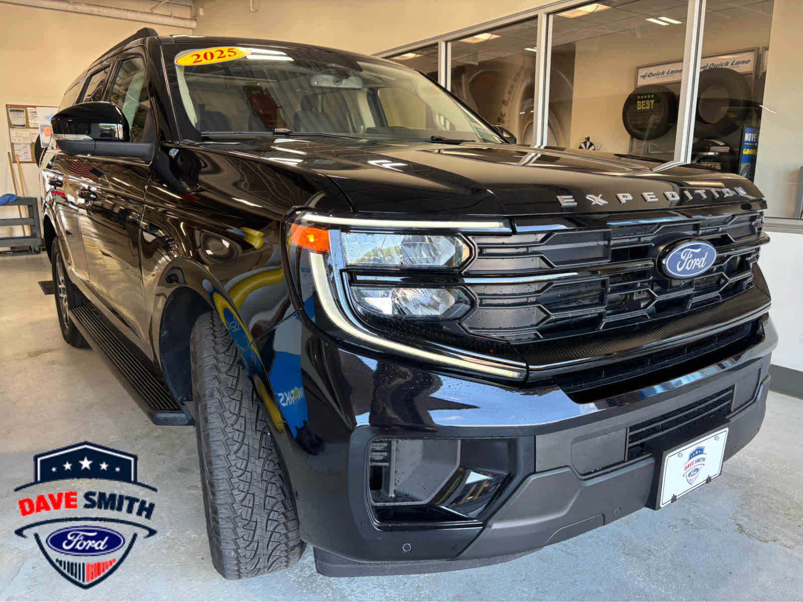 Certified 2025 Ford Expedition Active AWD/4WD image 1