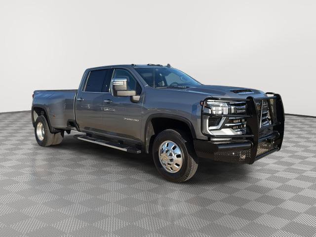 Used 2025 Chevrolet Silverado 3500 LTZ w/ LTZ Plus Package image 7