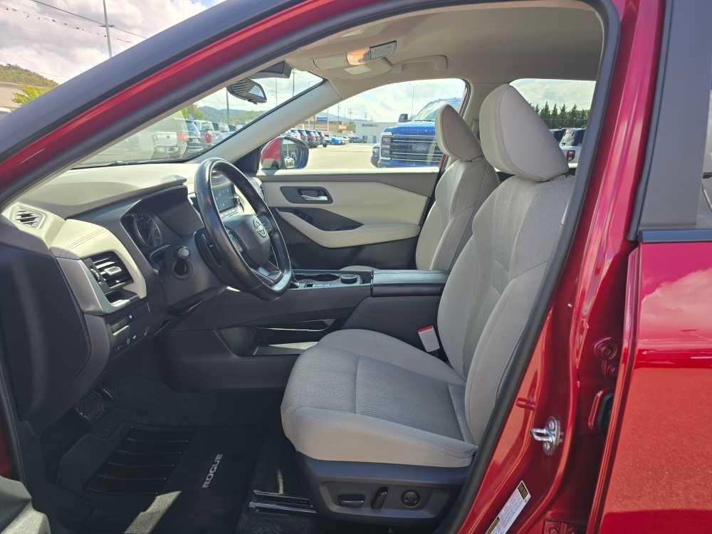 Used 2025 Nissan Rogue SV AWD/4WD image 9