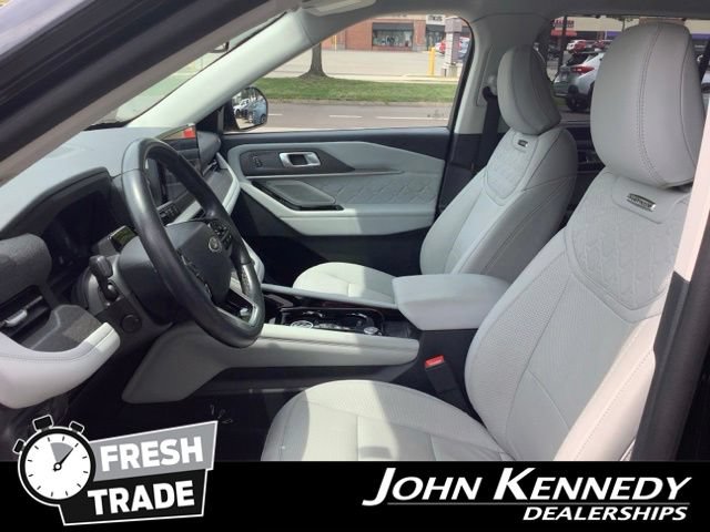 Certified 2025 Ford Explorer Platinum w/ LUX Leather Package AWD/4WD image 9