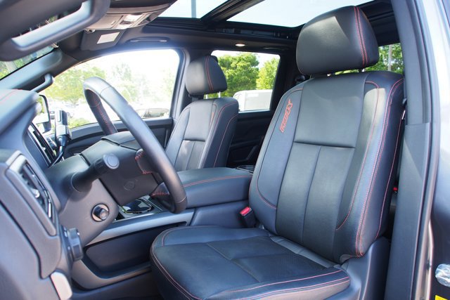 Used 2023 Nissan Titan PRO-4X w/ Pro-4x Convenience Package AWD/4WD image 18