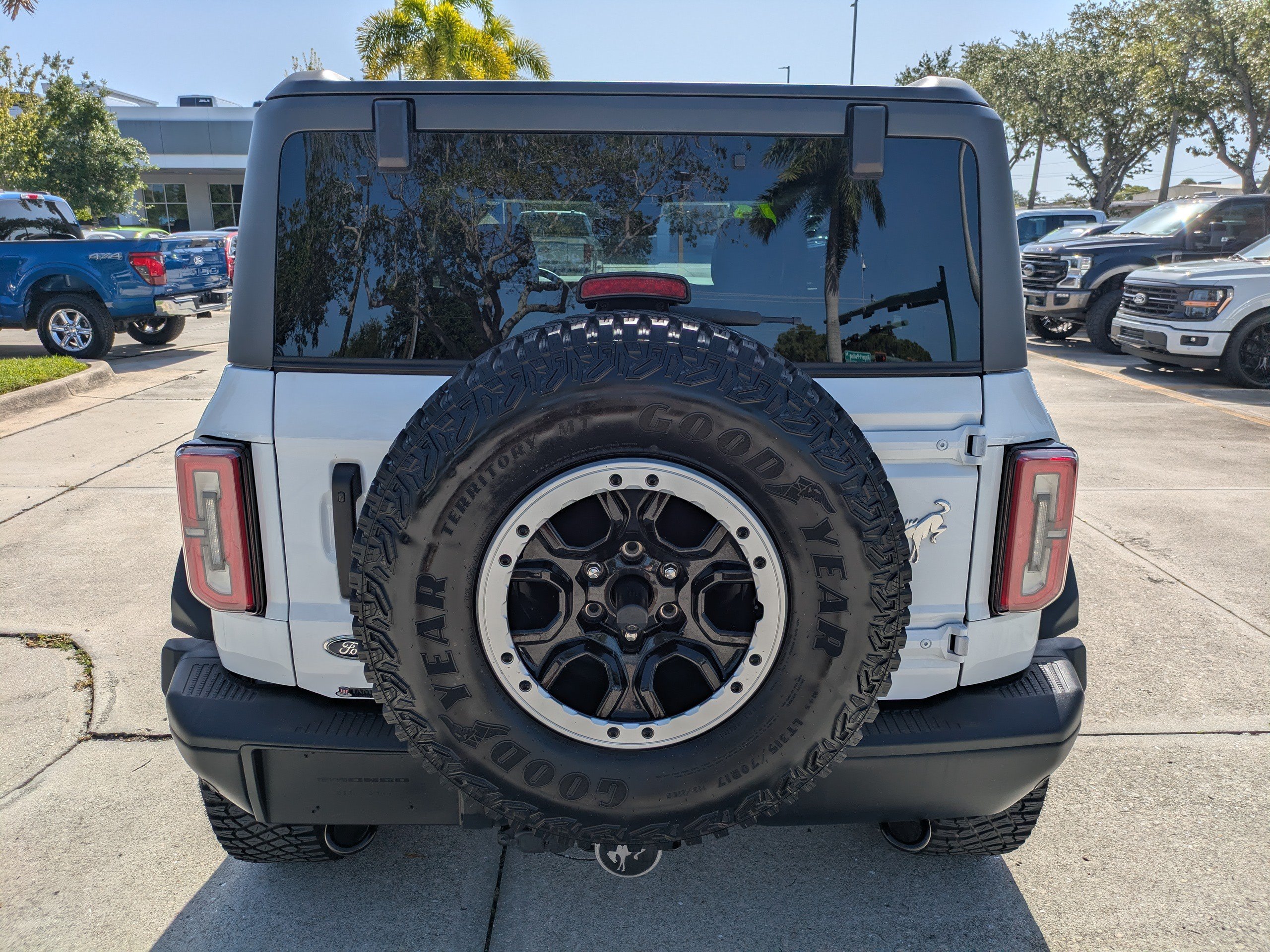 Certified 2023 Ford Bronco Badlands w/ Sasquatch Package AWD/4WD image 5