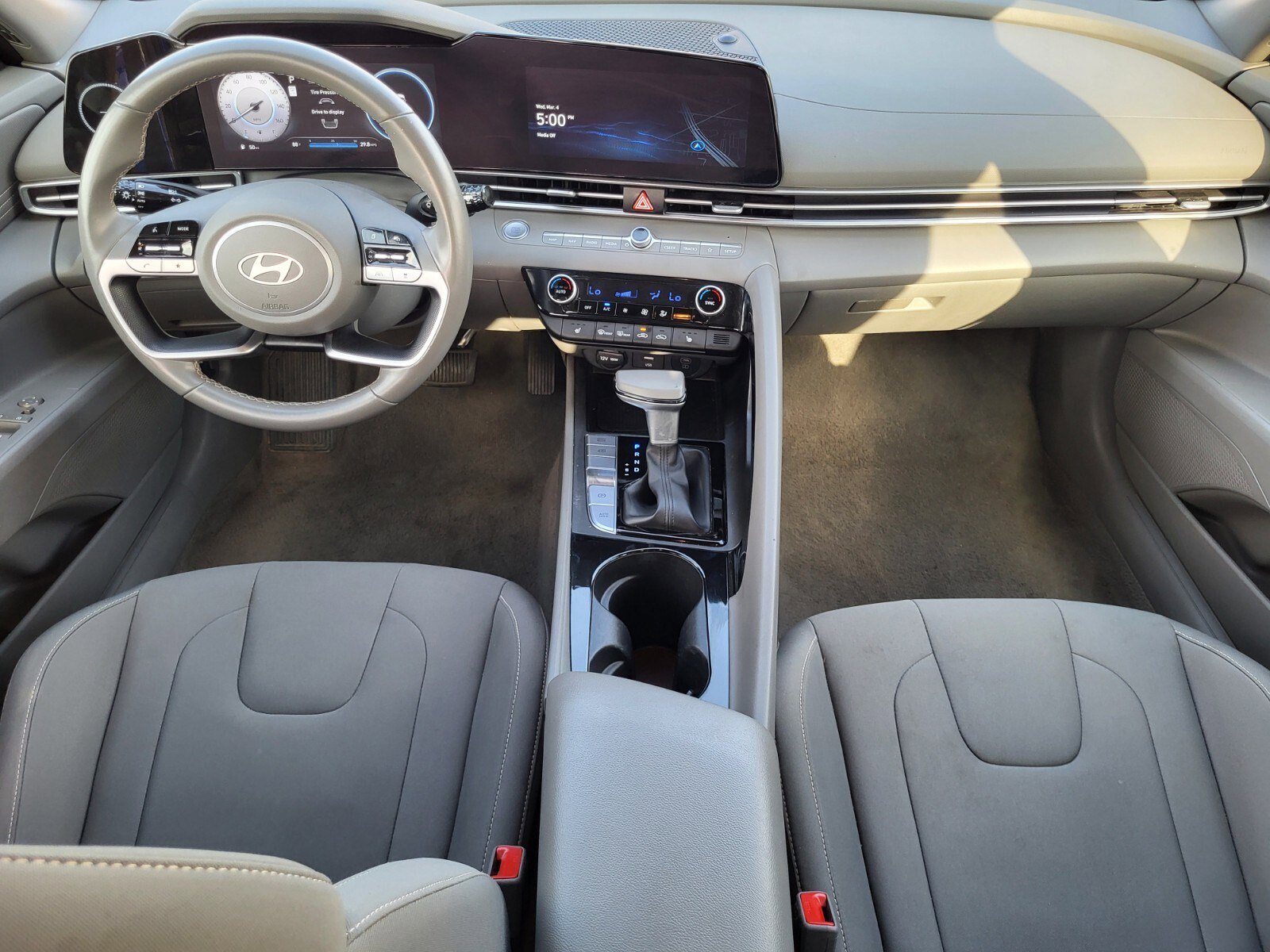 Used 2025 Hyundai Elantra SEL image 13