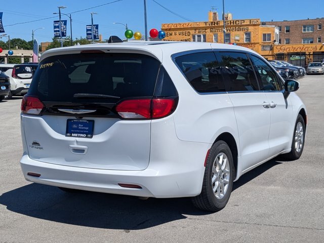 Used 2023 Chrysler Voyager LX FWD image 4