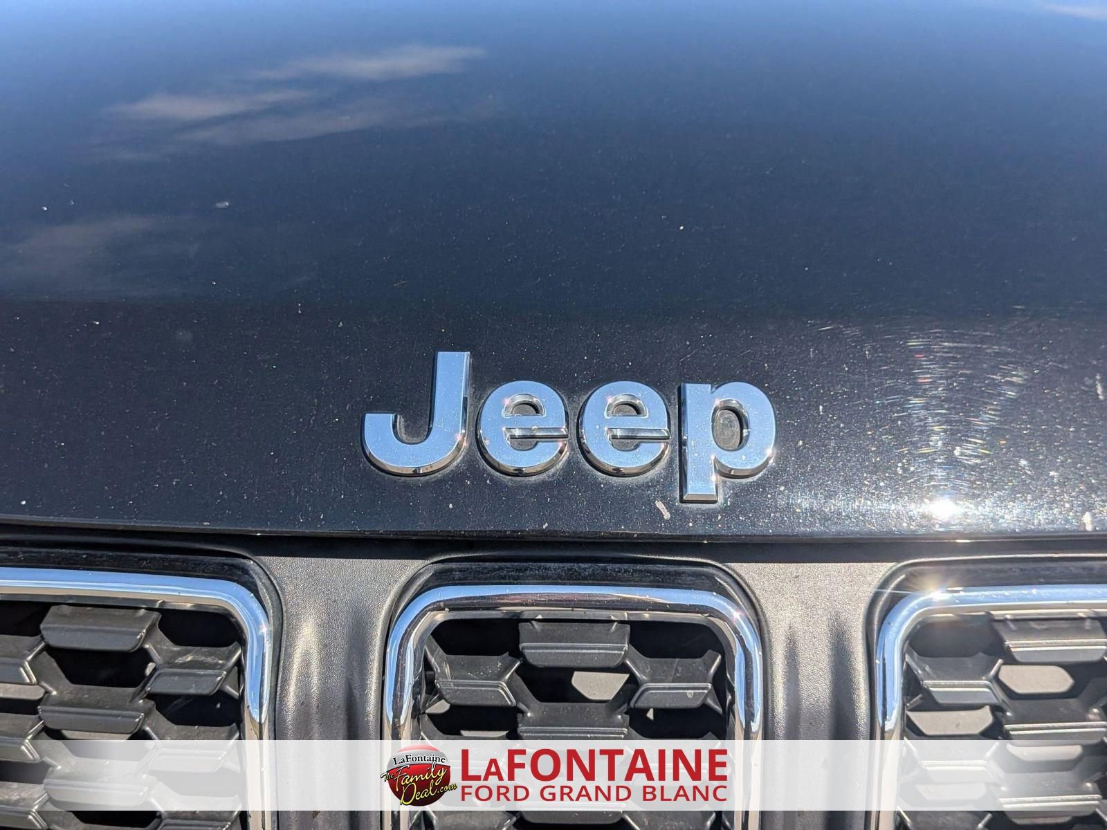 Used 2025 Jeep Compass Latitude w/ Sun & Sound Group AWD/4WD image 9
