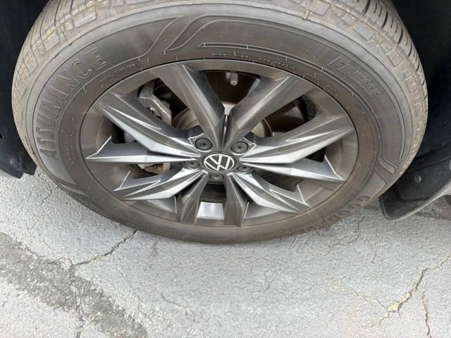 Used 2022 Volkswagen Tiguan SE FWD image 3