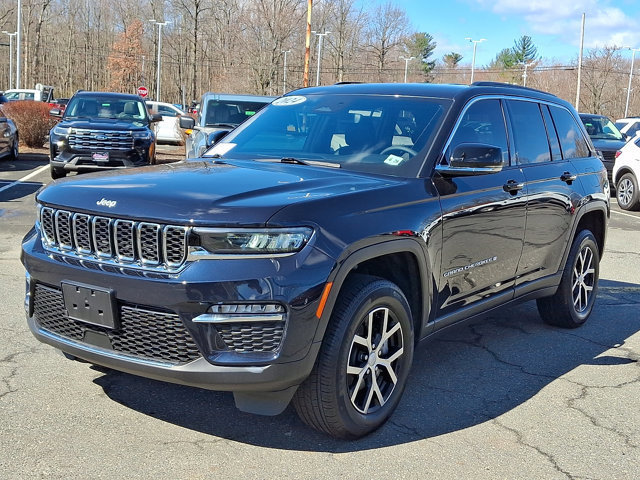 Used 2024 Jeep Grand Cherokee Limited image 10