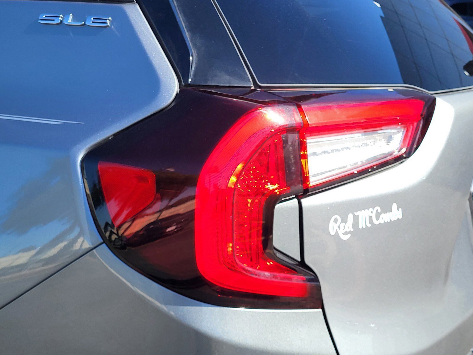 Used 2023 GMC Terrain SLE w/ Driver Convenience Package image 10