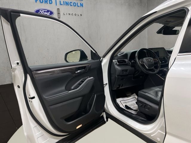Used 2022 Toyota Highlander Platinum AWD/4WD image 10