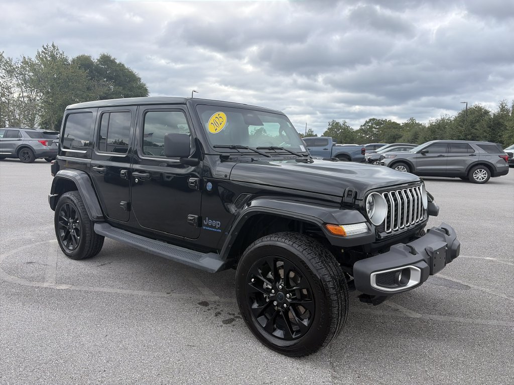 Used 2025 Jeep Wrangler Unlimited Sahara w/ Safety Group AWD/4WD image 9