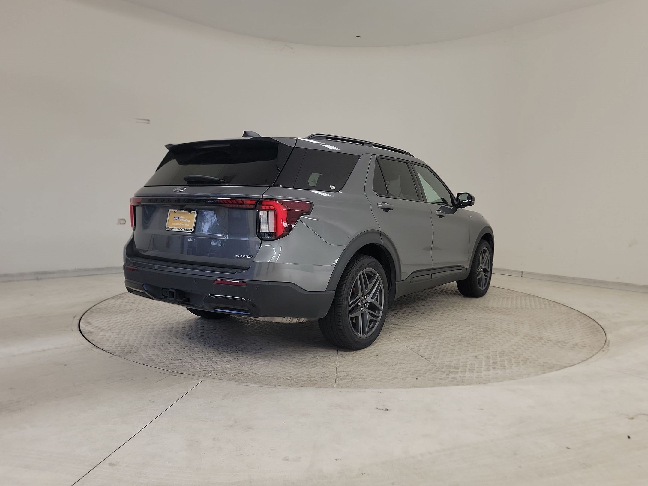 Certified 2025 Ford Explorer ST-Line w/ ST-Line Street Pack AWD/4WD image 7
