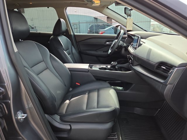 Used 2023 Nissan Rogue SV w/ SV Premium B Package FWD image 15