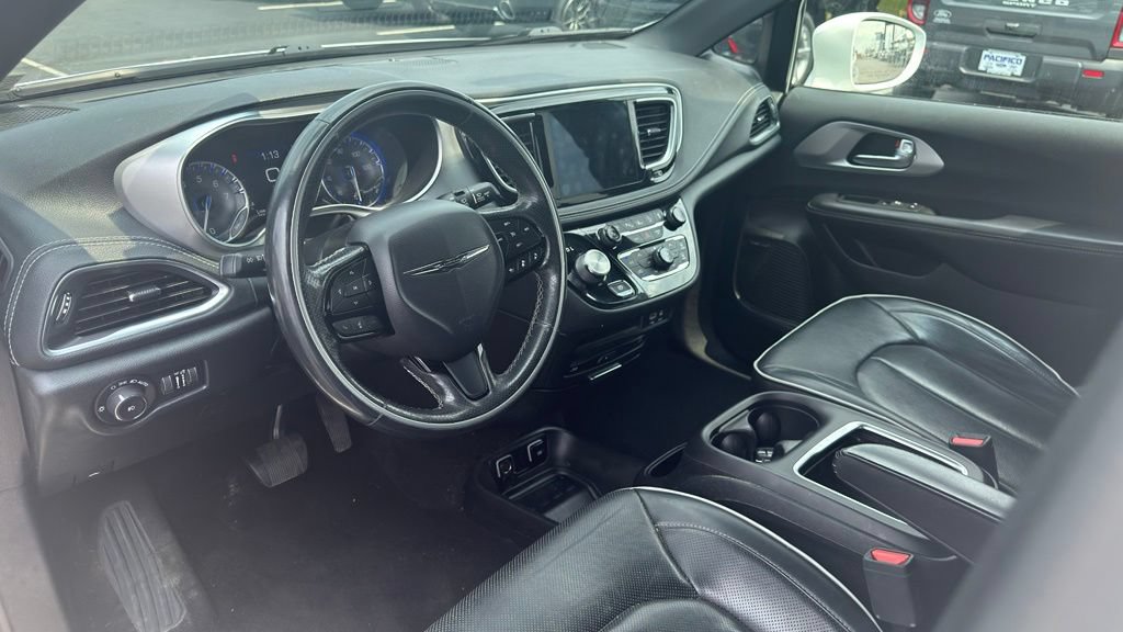 Used 2019 Chrysler Pacifica Limited w/ Advanced Safetytec Group FWD image 9