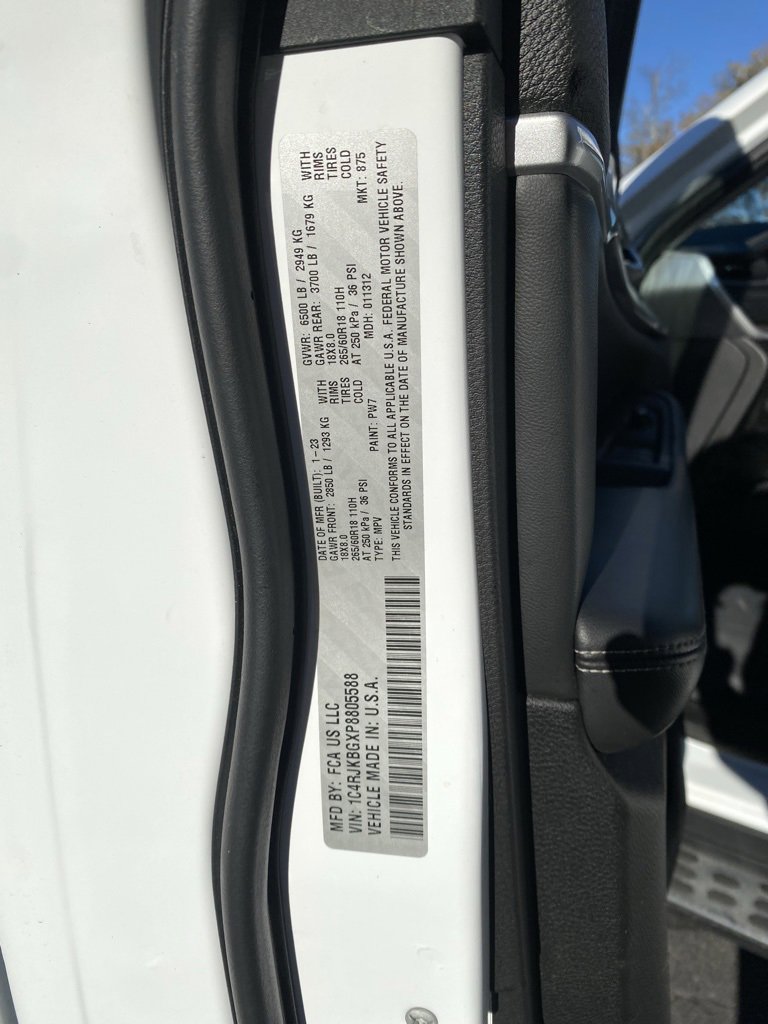 Used 2023 Jeep Grand Cherokee L Limited w/ Luxury Tech Group II image 16