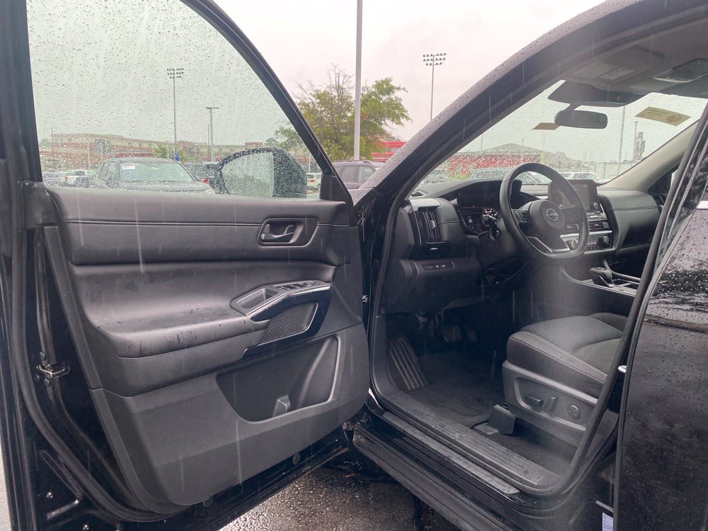 Used 2025 Nissan Pathfinder SV FWD image 10