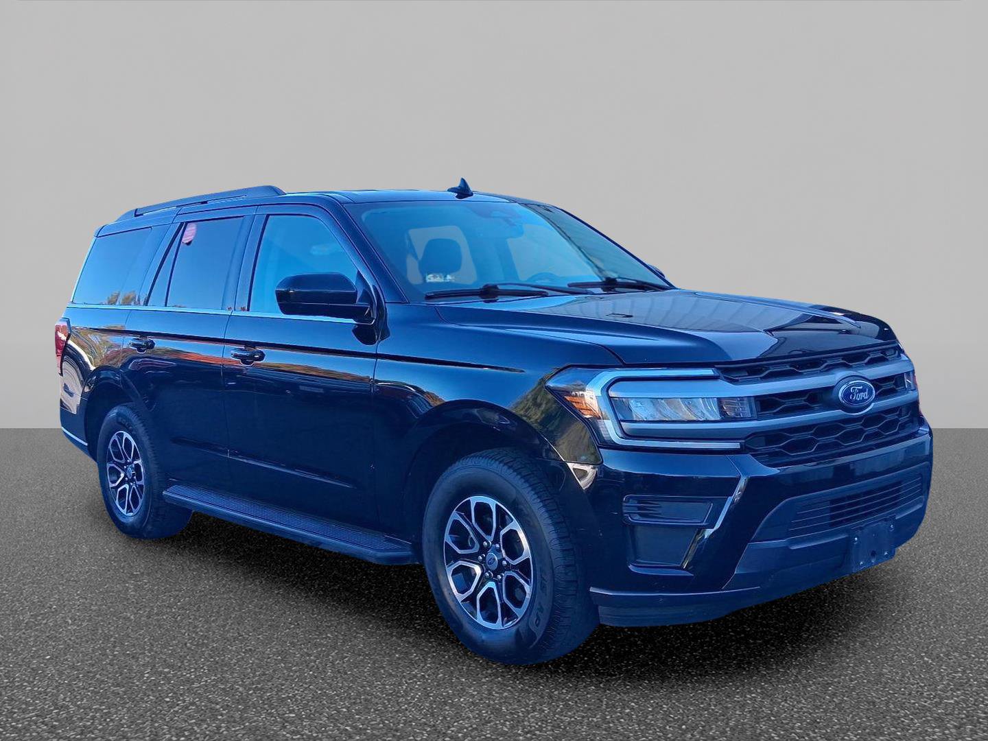 Certified 2024 Ford Expedition XLT AWD/4WD image 3