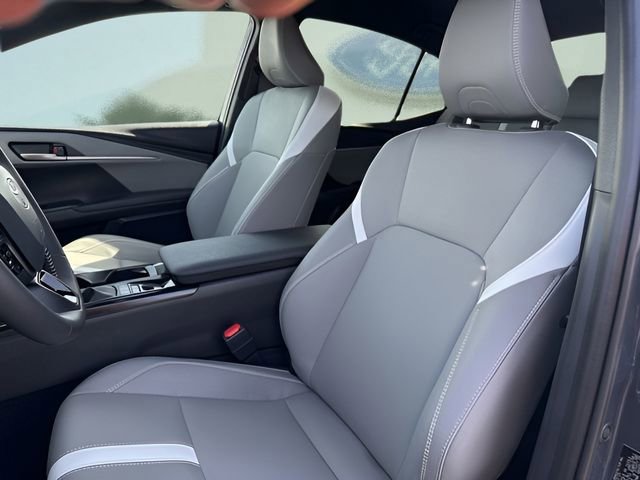 Used 2025 Toyota Camry SE w/ Convenience Package FWD image 17