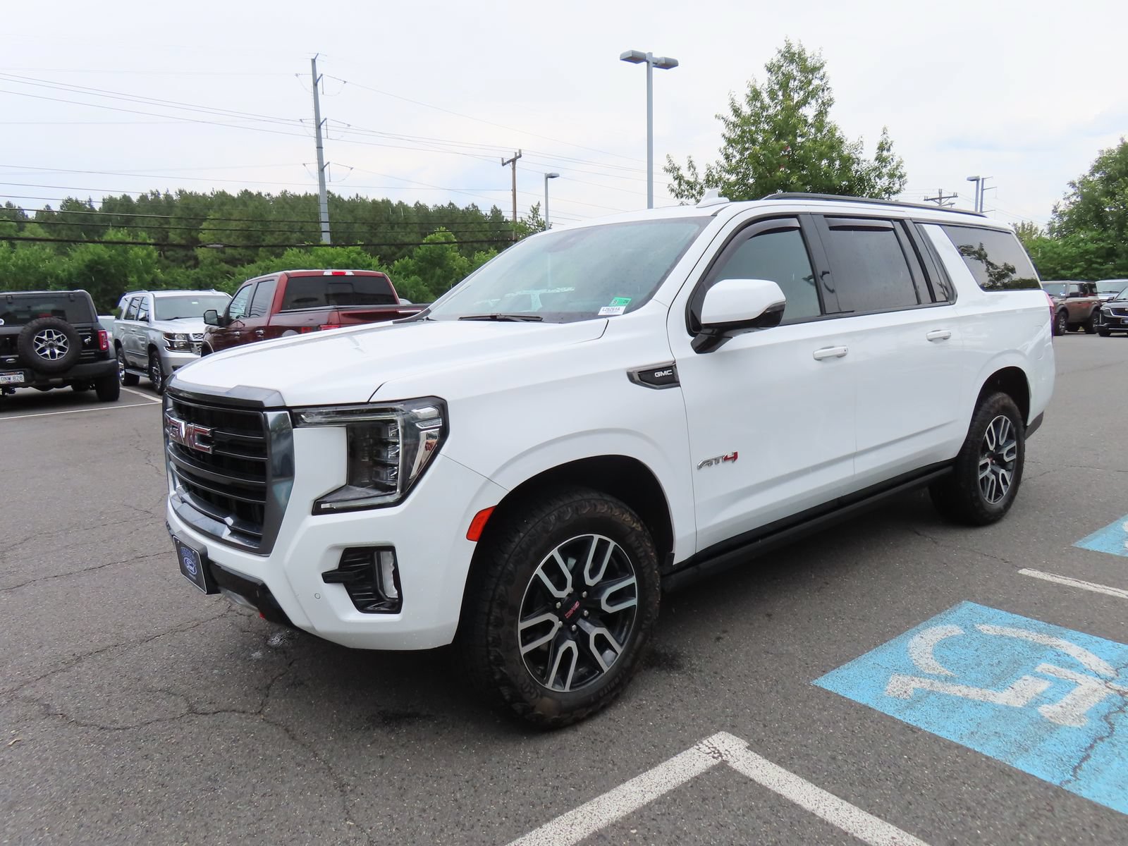 Used 2024 GMC Yukon XL AT4 w/ AT4 Premium Package AWD/4WD image 3