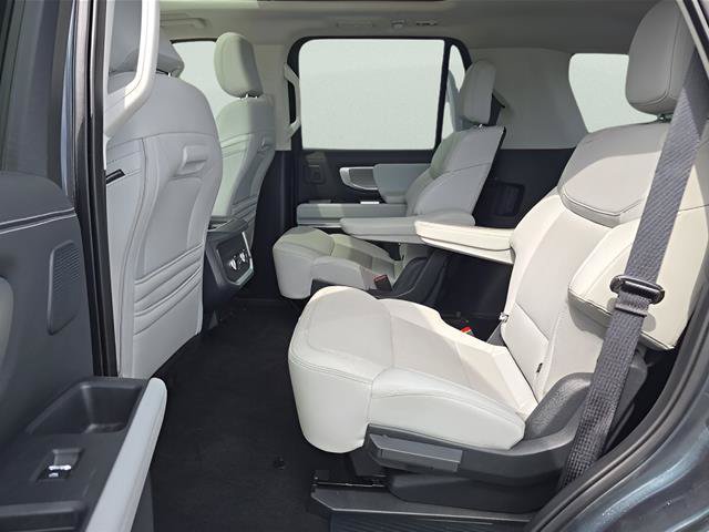 Certified 2025 Ford Expedition Platinum w/ Driver's Package AWD/4WD image 6