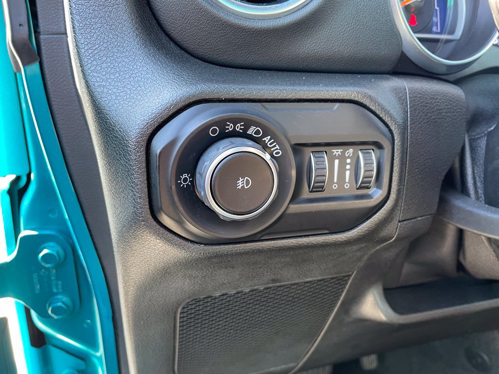 Used 2020 Jeep Wrangler Unlimited Sahara AWD/4WD image 13