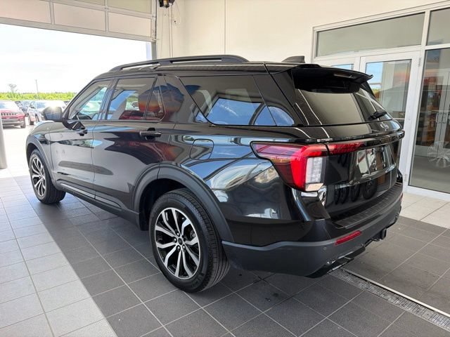 Certified 2025 Ford Explorer ST-Line AWD/4WD image 4