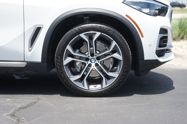 Used 2023 BMW X5 xDrive40i w/ Premium Package AWD/4WD image 4