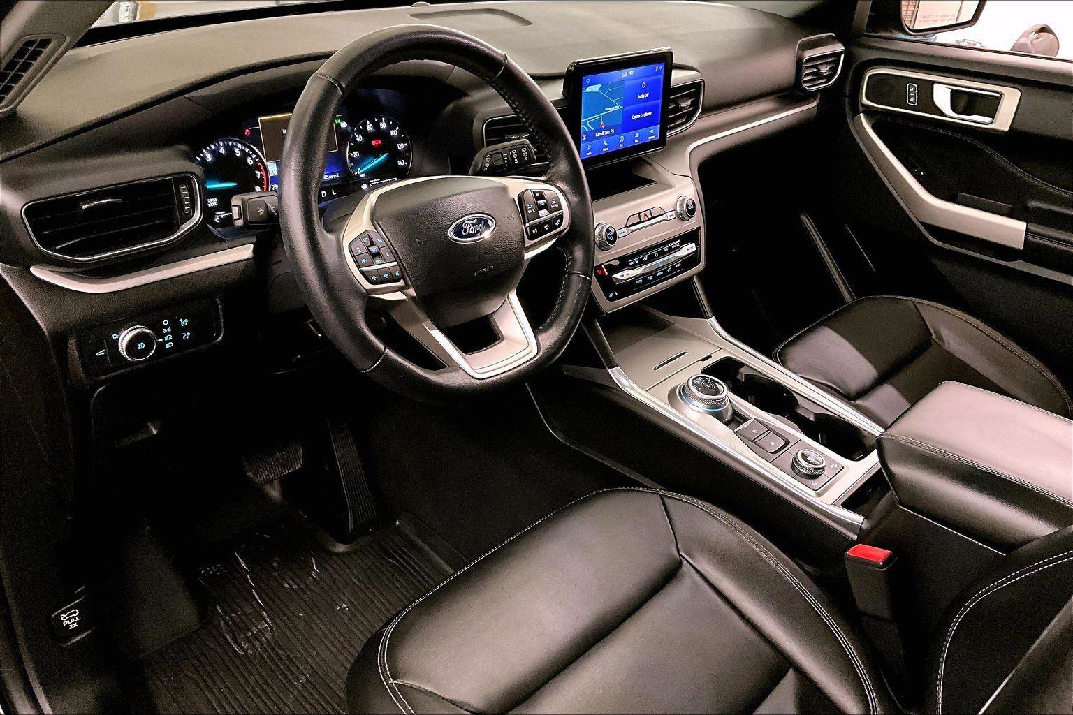 Certified 2022 Ford Explorer XLT w/ Equipment Group 202A image 12