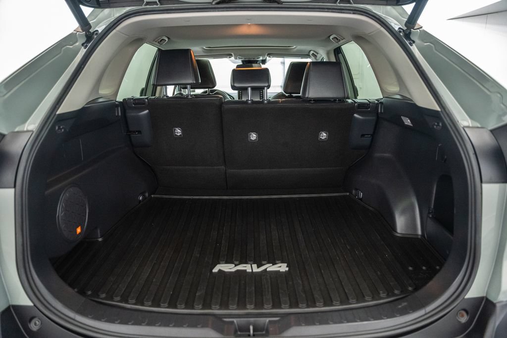 Used 2019 Toyota RAV4 XLE Premium w/ Cold Weather Package AWD/4WD image 10
