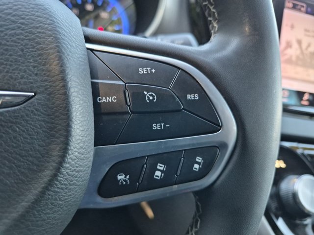 Used 2023 Chrysler Pacifica Touring-L FWD image 15