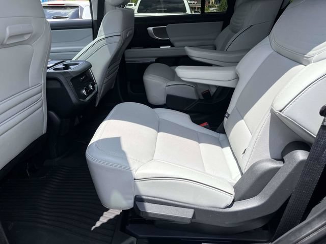 Certified 2025 Ford Expedition Platinum w/ Platinum Ultimate Package AWD/4WD image 7