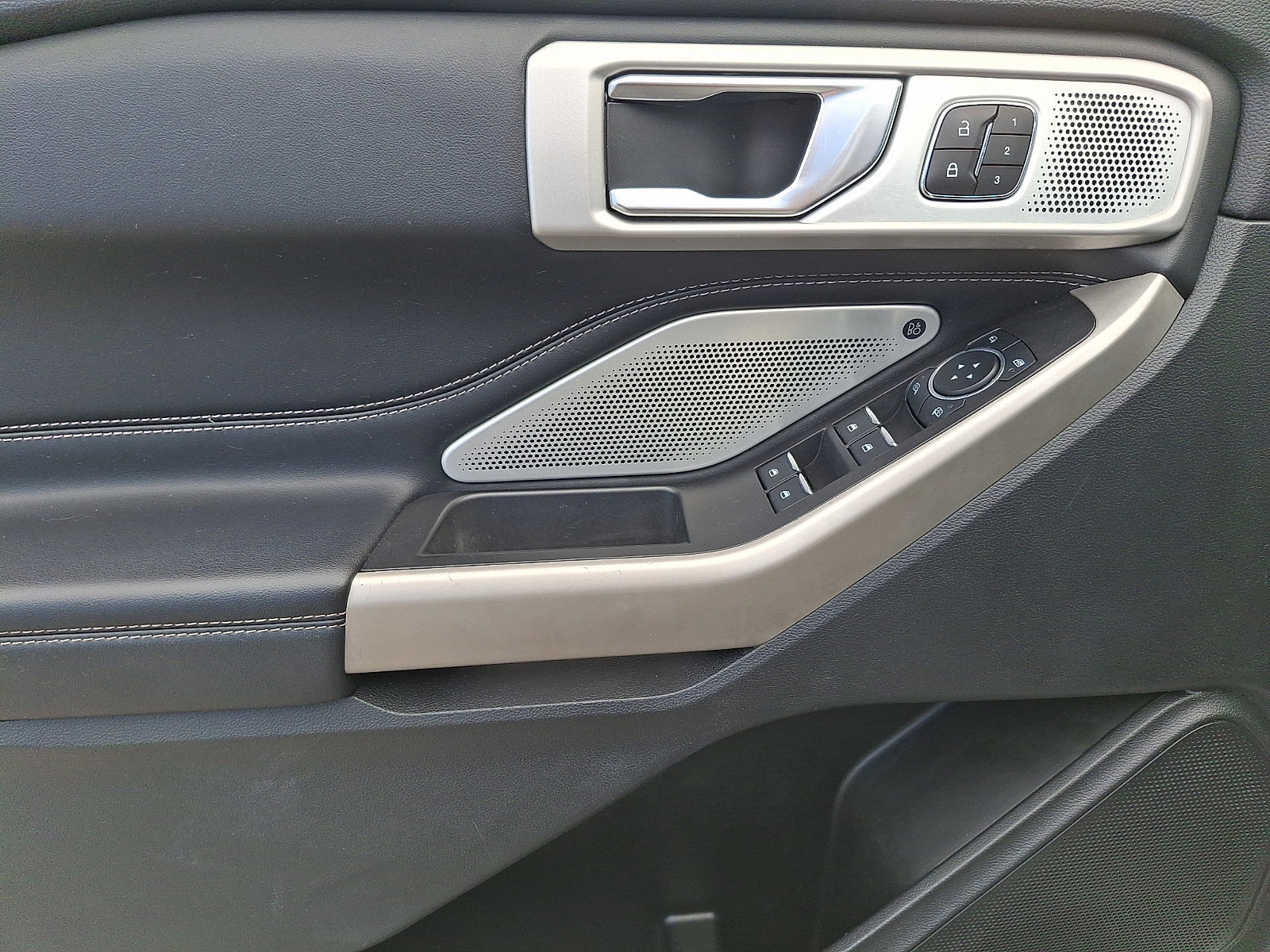 Certified 2022 Ford Explorer Limited w/ Limited Technology Package image 13