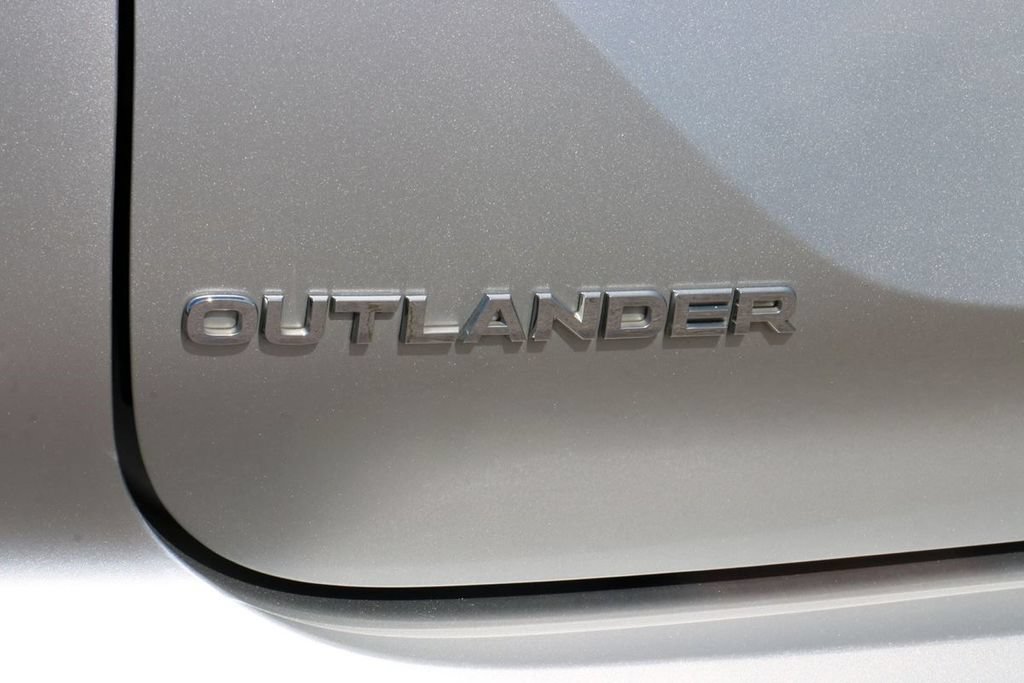 Used 2024 Mitsubishi Outlander SE AWD/4WD image 8