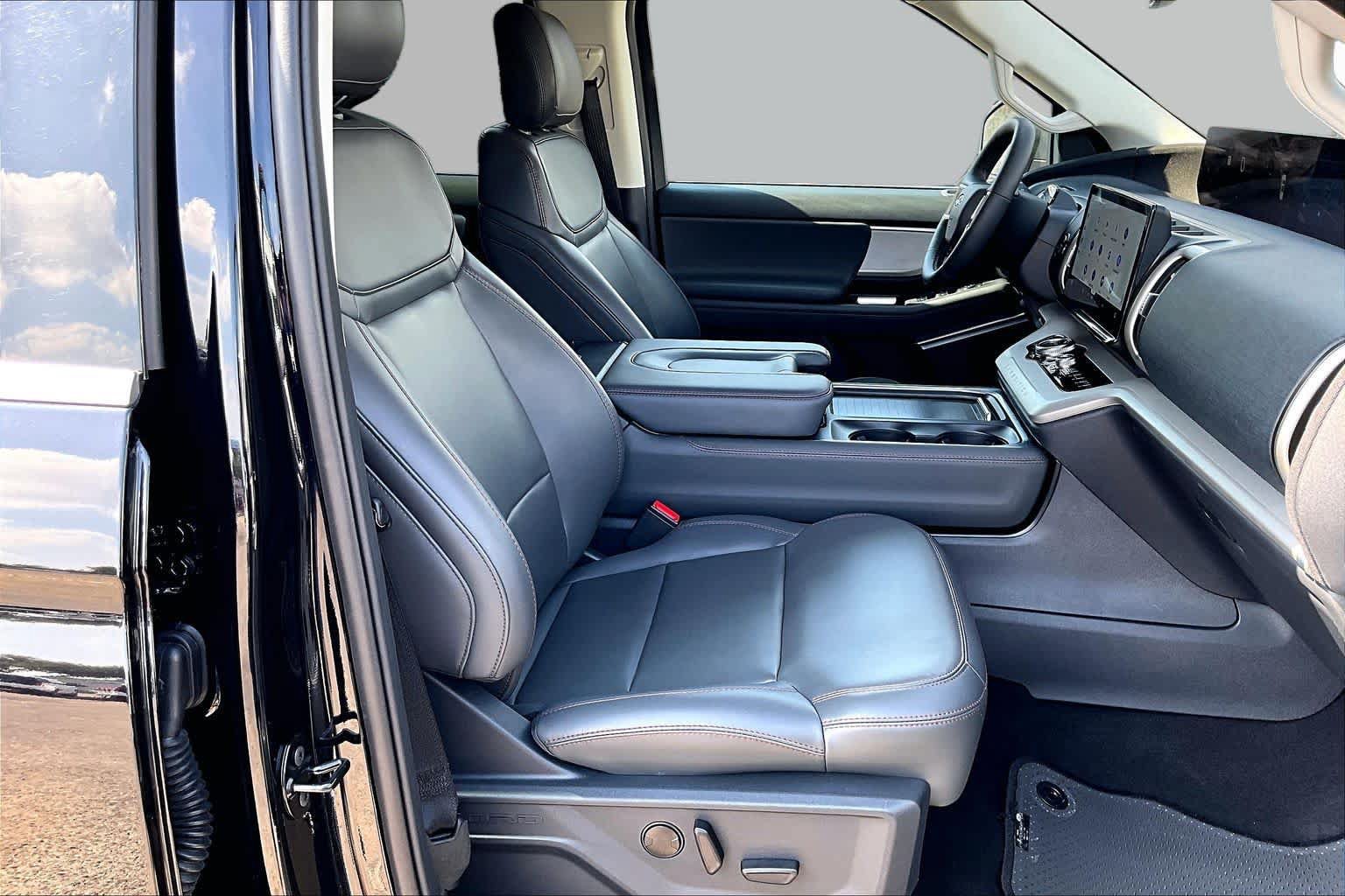 Certified 2025 Ford Expedition Active AWD/4WD image 11