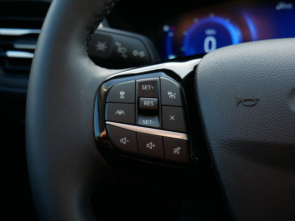 Certified 2022 Ford Escape Titanium w/ Class II Trailer Tow Package image 17